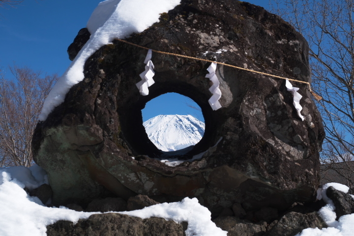 溶岩樹型からの富士山