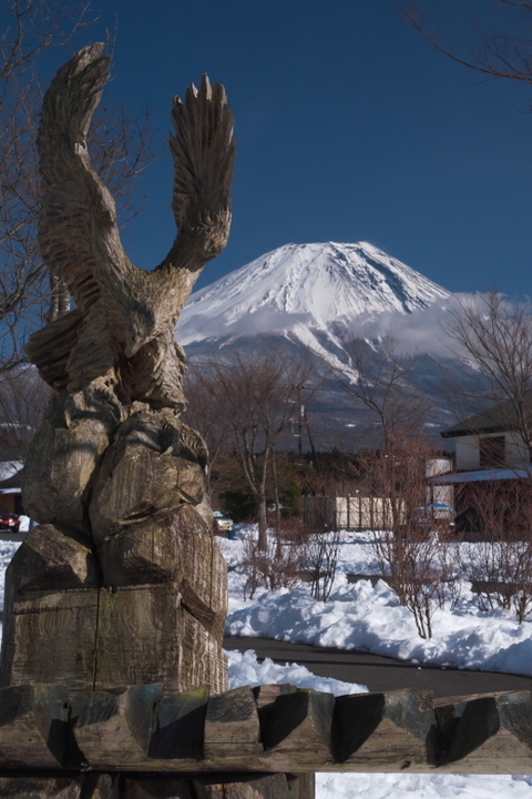 朝霧フードパーク 木彫りと富士山