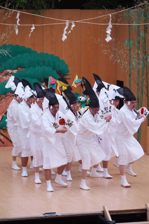 奉納舞台　鹿島踊り