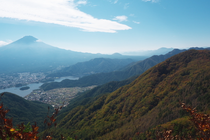 すずらん峠へ　途中の岩場