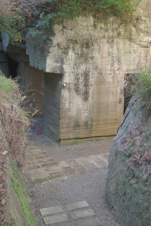 頼朝の湯石切場跡3