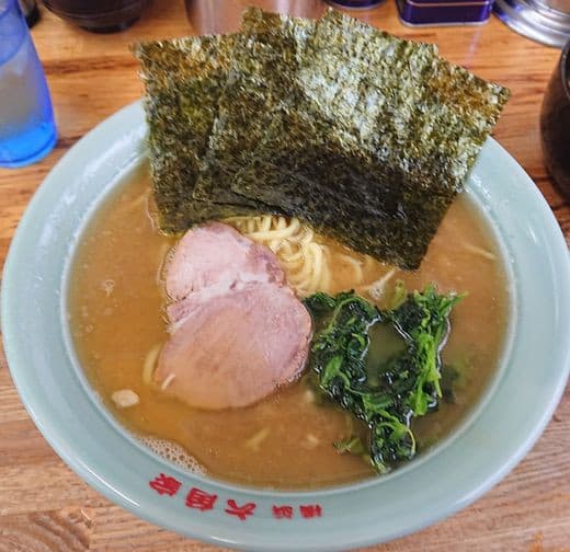 六角家 戸塚店 / ラーメン(中) + まかない丼 - Humdrum++