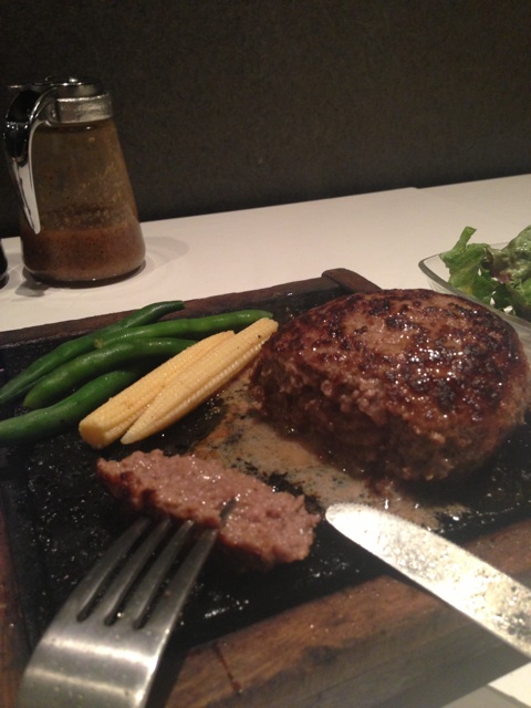 f:id:huraton:20150420220040j:plain ぼんぼりハンバーグ