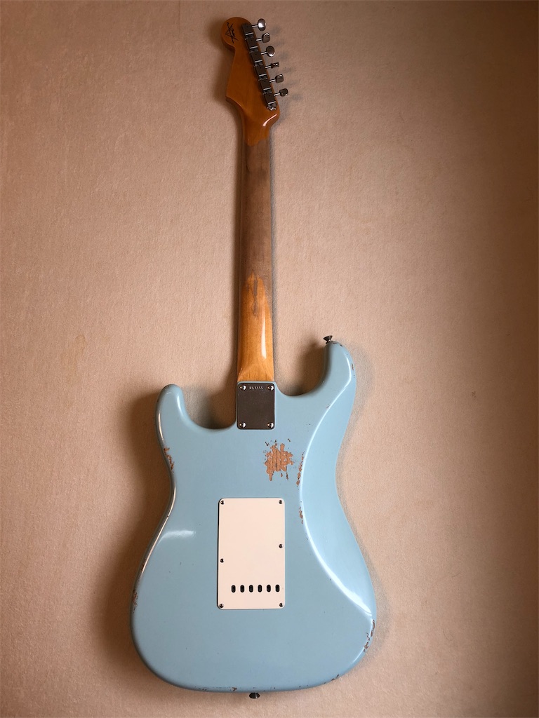 Fender ストラトキャスター ソニックブルー ソニックブルー − 1956年型キャデラックのボディーカラーが由来