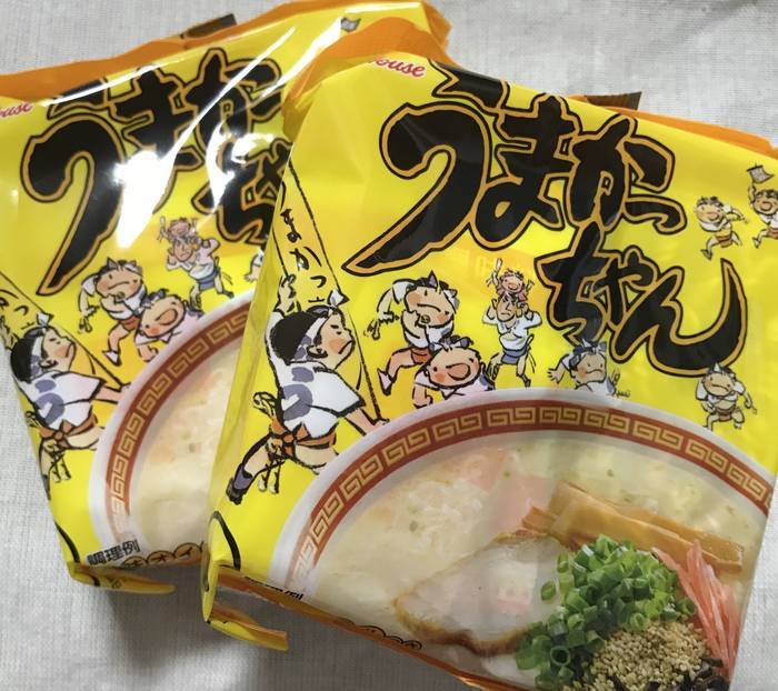 二袋並んでいるうまかっちゃん