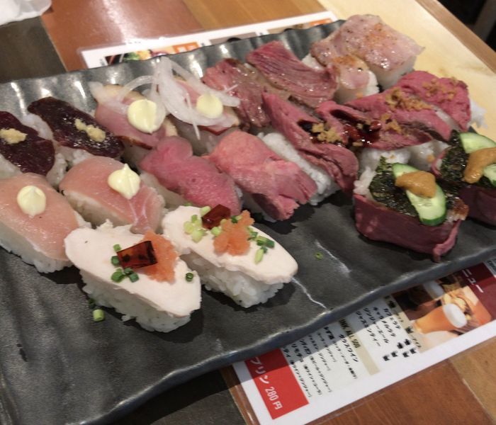肉カフェロビコネで食べれる食べ放題の肉寿司