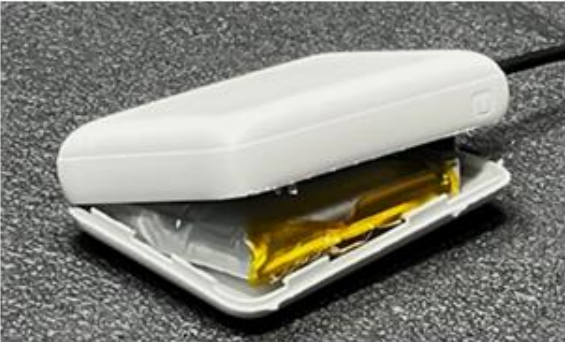 劣化により膨張したリチウムイオン電池の実例写真(製品評価技術基盤機構)