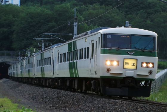 185系200番台B2編成廃車回送 - ガタゴト日誌