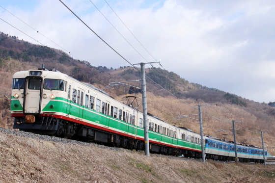 115系　新長野色(しなの鉄道S15編成)　ドアプレート しなの鉄道の115系「S15編成」引退へ 「2代目長野色」消滅 | 鉄道