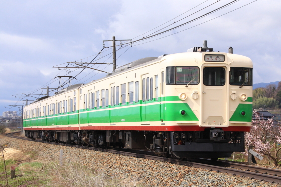 しなの鉄道115系「初代長野色」が北しなの線へ - ガタゴト日誌