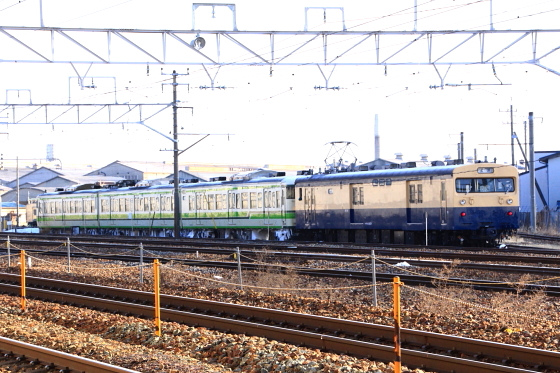 115系新潟車N16編成がクモユニ143-1により移動 - ガタゴト日誌