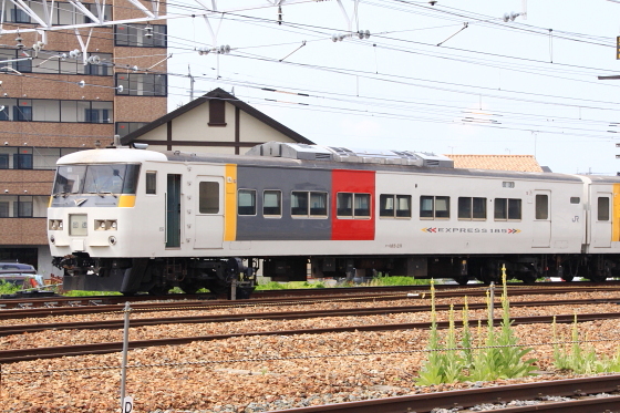 185系200番台OM06編成が廃車置場へ - ガタゴト日誌