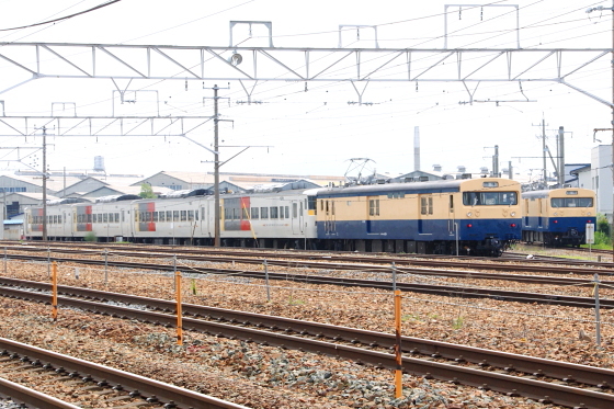 185系200番台OM06編成が廃車置場へ - ガタゴト日誌