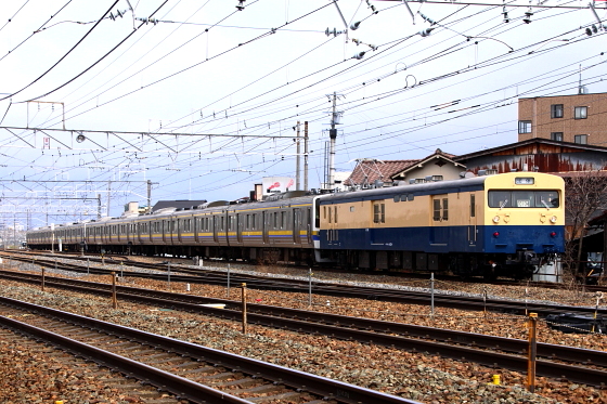211系幕張車（マリ503編成＋マリ507編成）移動 - ガタゴト日誌