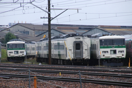 185系200番台B3編成3両が解体線へ - ガタゴト日誌