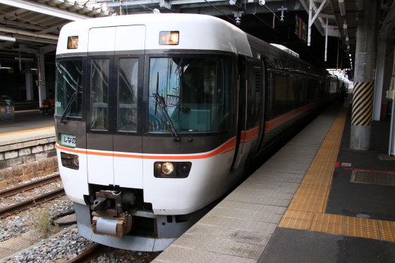 特急諏訪しなの号乗車 - ガタゴト日誌