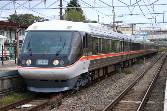 特急諏訪しなの号乗車 - ガタゴト日誌