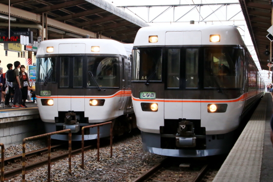 特急諏訪しなの号乗車 - ガタゴト日誌