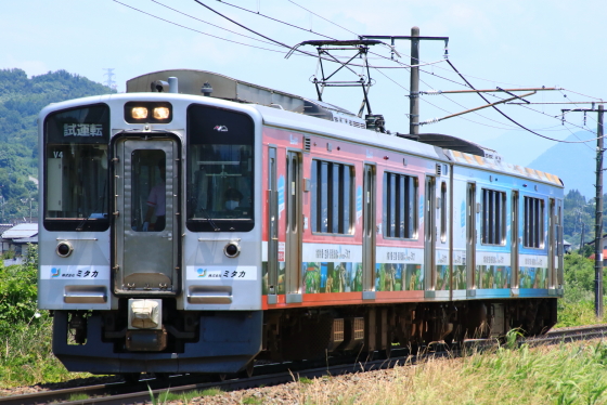 えちごトキめき鉄道　ET127系 えちごトキめき鉄道ET127系V4編成回送 - ガタゴト日誌