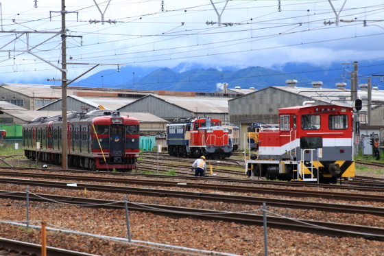 「新編」地盤と構造物 : 地質・土質と鉄道土木失敗と成功の軌跡 新編」地盤と構造物 : 地質・土質と鉄道土木失敗と成功の軌跡 新編