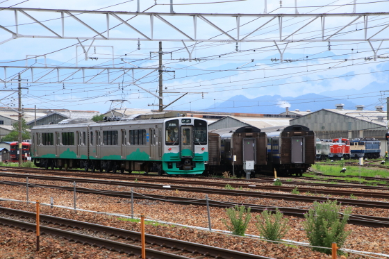 えちごトキめき鉄道ET127系V-2編成構内試運転 - ガタゴト日誌