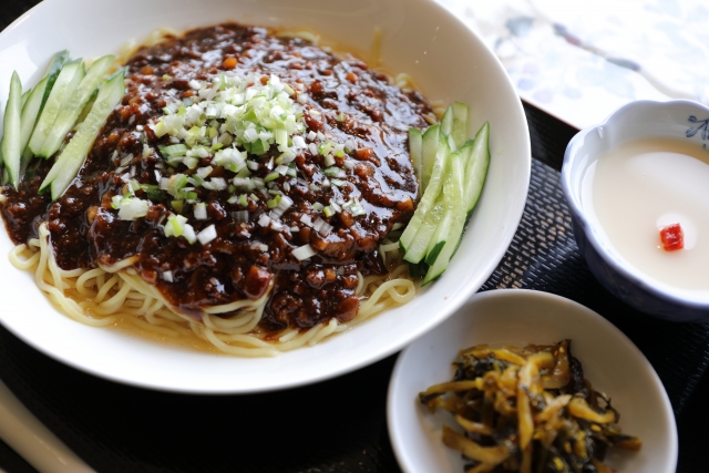 大人も子供も大好き 韓国式中華料理 ジャージャー麺 のひみつ 中華式と韓国式の違いとは サランのコリア堂
