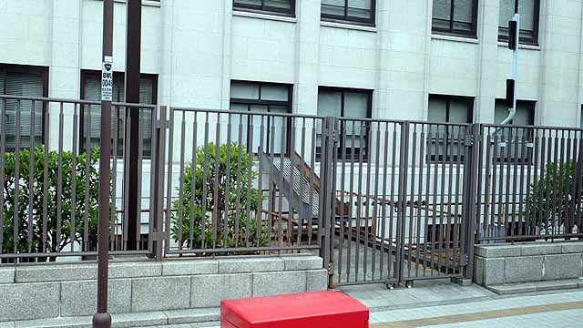 非常時脱出用滑り台？