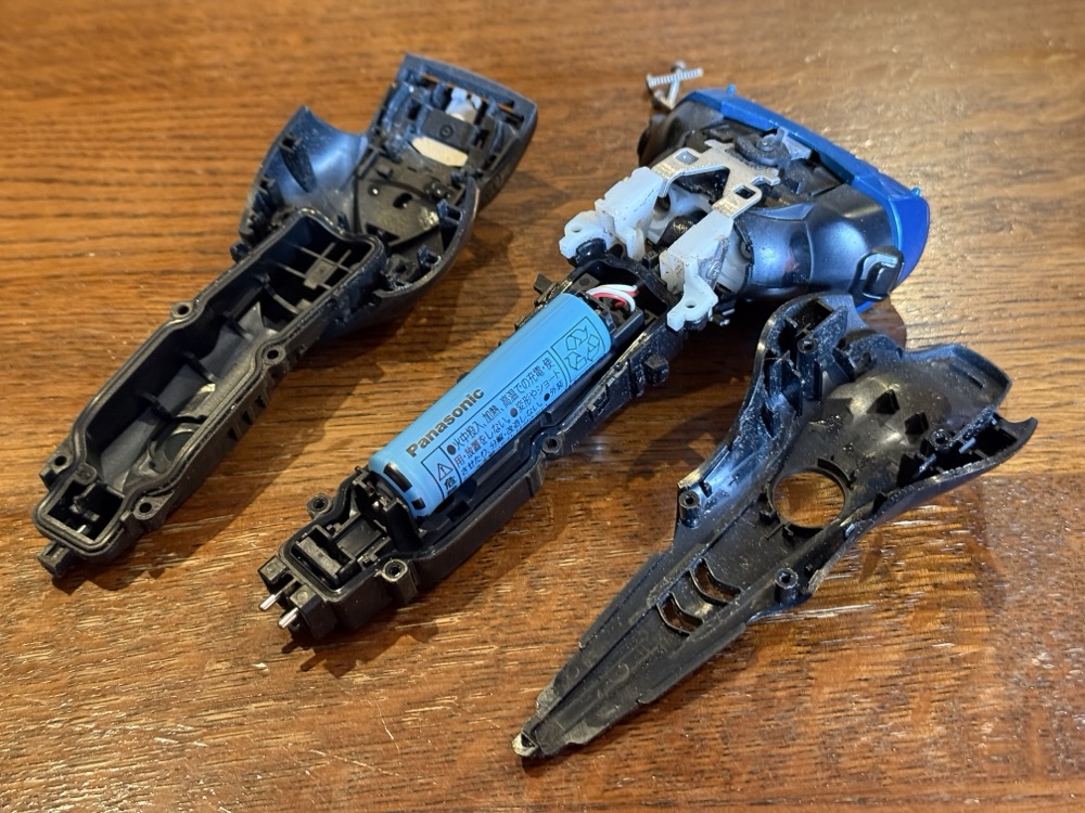 9年使ったシェーバーのバッテリーを交換 - 日本“シン”記録