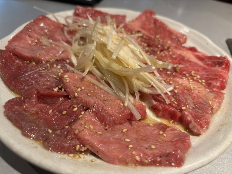 タン塩（下）カルビ塩（上）