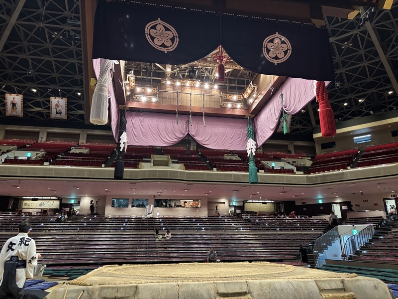 大相撲名古屋場所14日目 7/21(土) 向正面溜席7列目 2連席 1-2