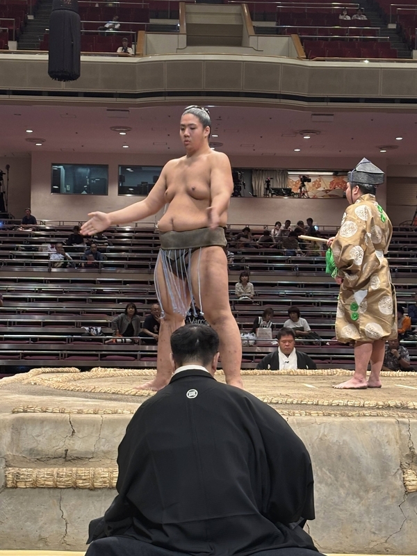 大相撲名古屋場所14日目 7/21(土) 向正面溜席7列目 2連席 1-2