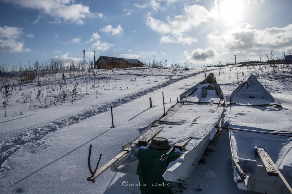 雪上の小さな漁船 雪上の小さな漁船