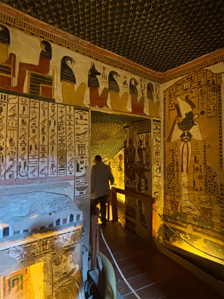 王妃ネフェルタリの墓 エジプト一美しい、ネフェルタリ王妃の墓(ルクソール・王妃の谷