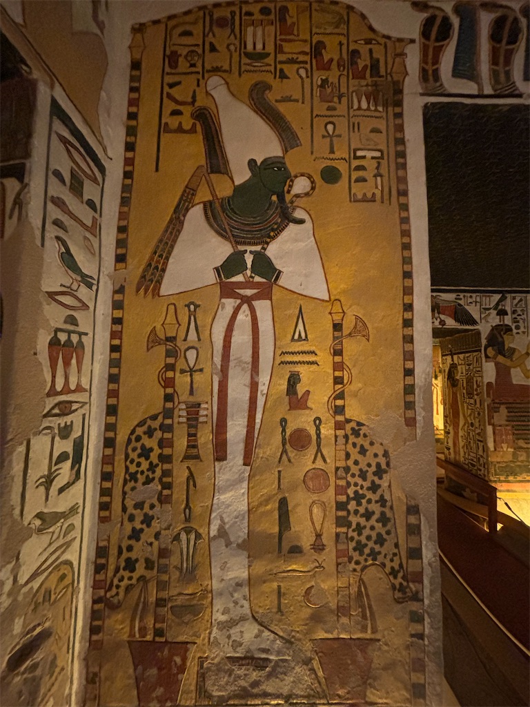 王妃ネフェルタリの墓 王妃ネフェルタリの墓: 古代エジプト文明の粋ここによみがえる
