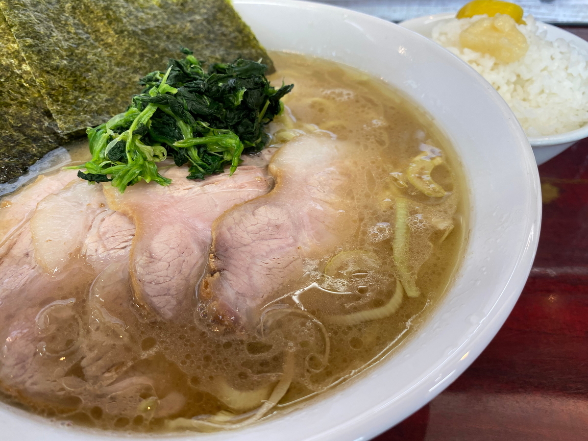 甲子家　ラーメン（並）太麺+チャーシュー+半ライス