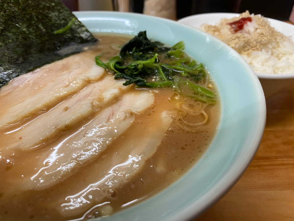 新岡商店　ラーメン+チャーシュー（3枚）+ライス