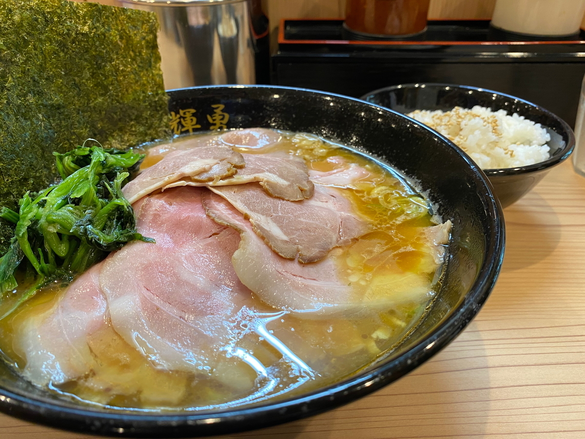 歩輝勇センター北店　チャーシュー麺（大）+ライス（無料）