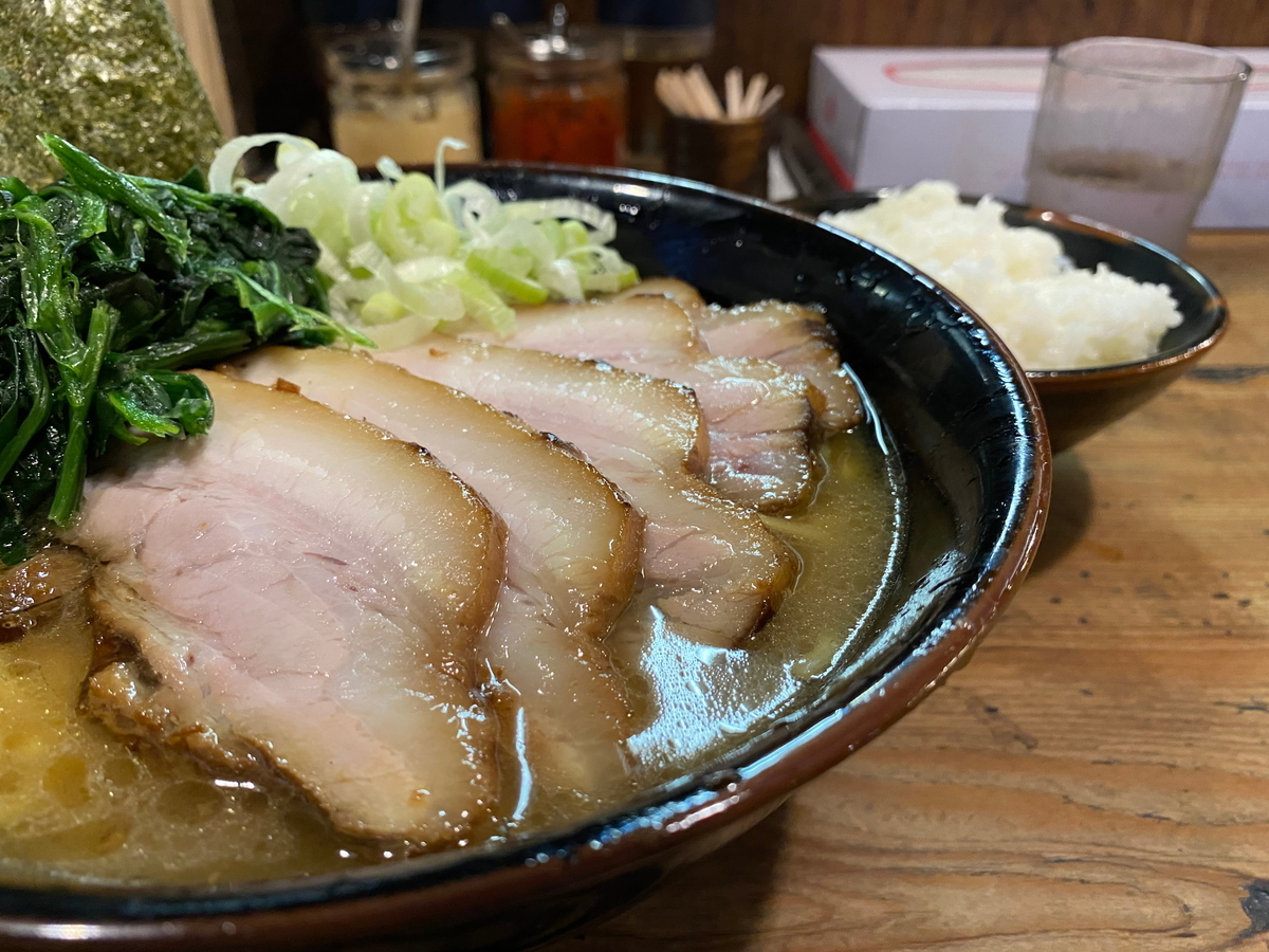 介一家成瀬店　チャーシュー麺+らいす