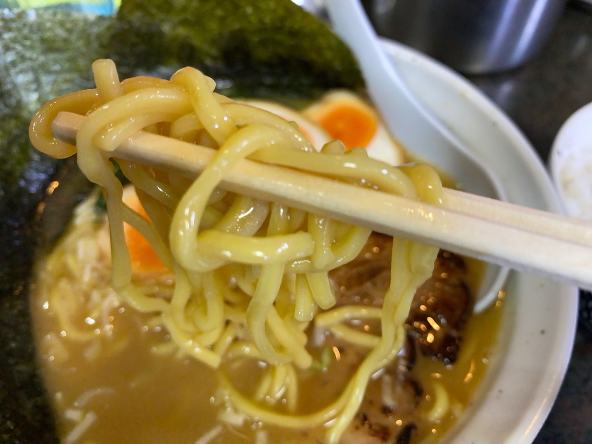 とんこつラーメン松平　麺