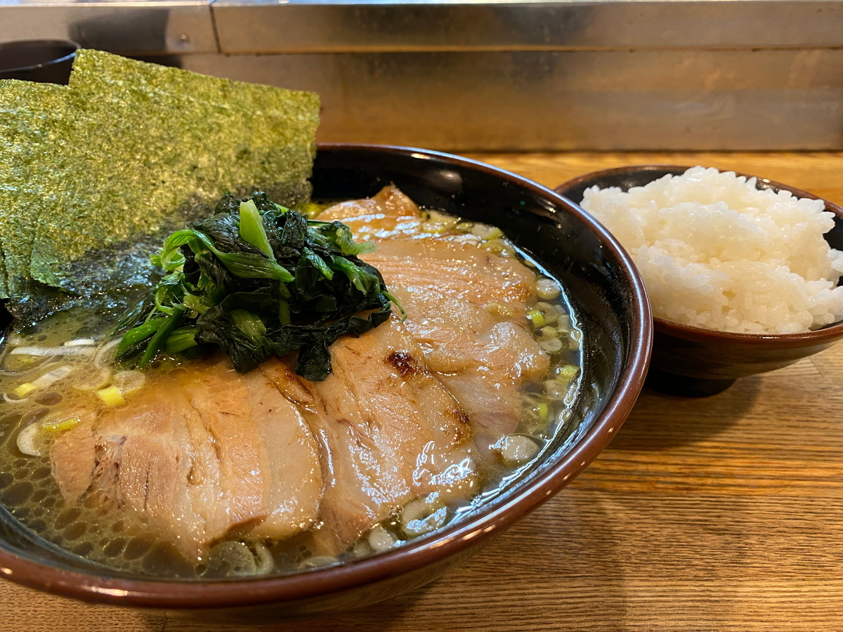 麺屋だるま家　らーめん（720円）+チャーシュー（300円）+半ライス（100円）