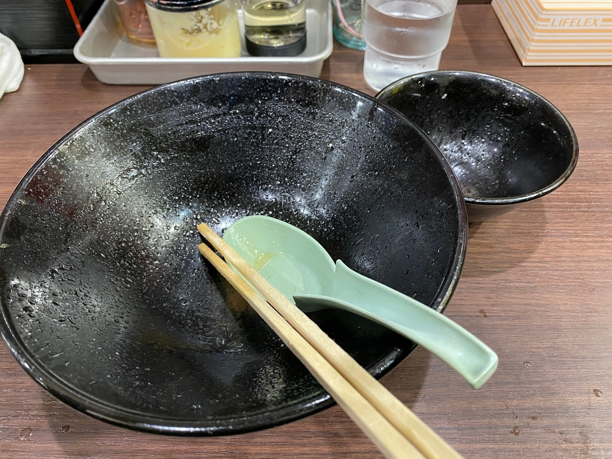 空になった丼