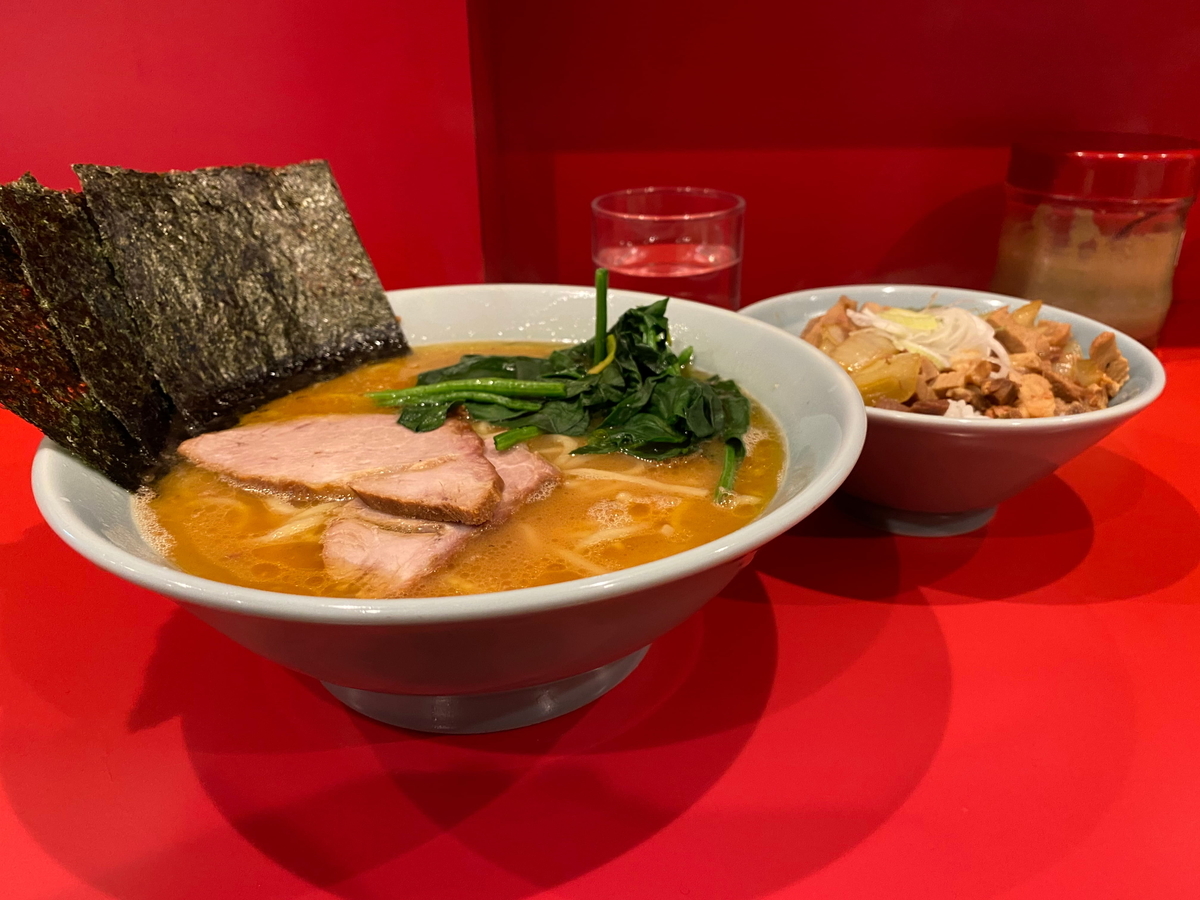 黄金家　並盛ラーメン（710円）+チャーシュー丼（200円）