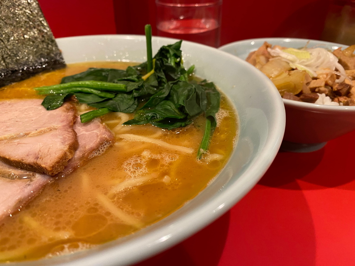 黄金家　並盛ラーメン（710円）+チャーシュー丼（200円）