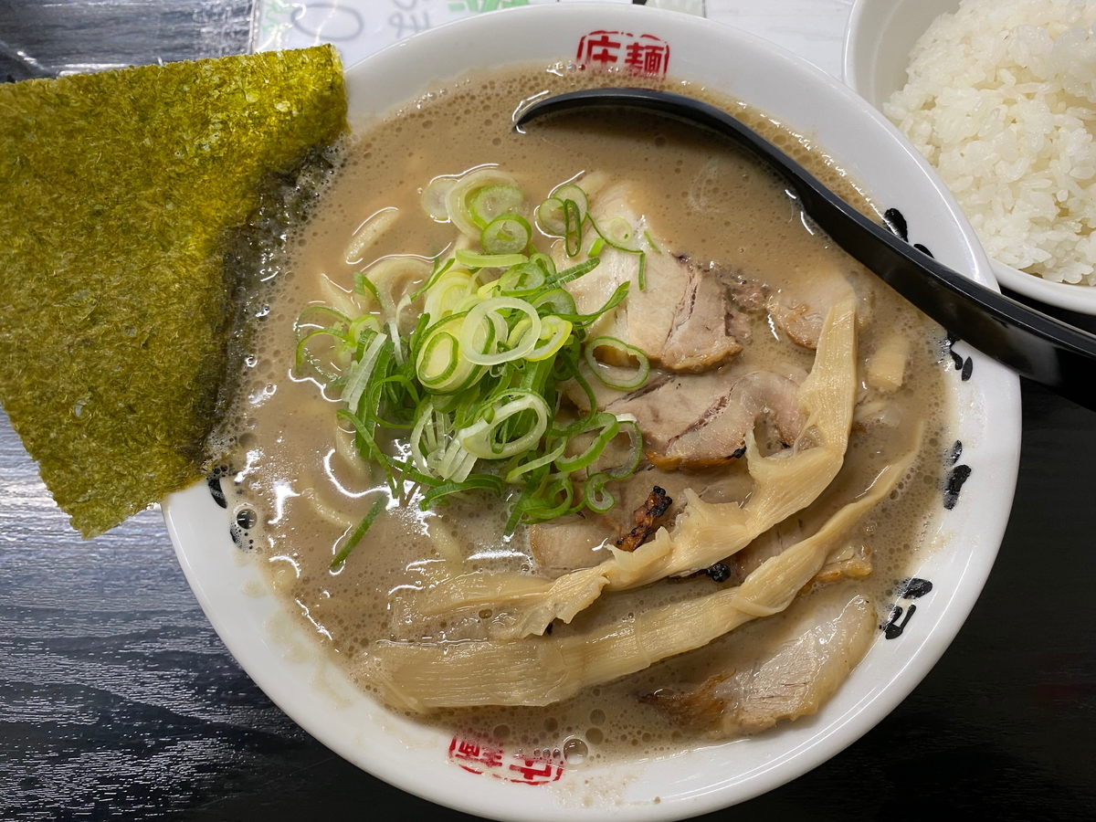 超超濃厚豚骨 麺屋庄太 津久井浜店のらぁ麺 並 とチャーシューと半ライス 津久井浜 家系ラーメンマン 超超濃厚豚骨 麺屋庄太 津久井浜店のらぁ麺 並 とチャーシューと半ライス 津久井浜 家系ラーメンマン