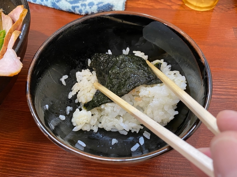 ライスを海苔で巻く