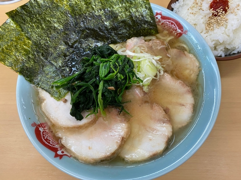 町田家新宿店　チャーシュー麺並盛（980円）+半ライス（100円）