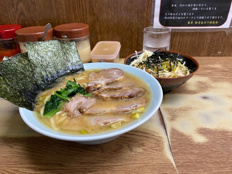 壱六家磯子本店　チャーシューメン並(900円)+小ネギ丼(250円)