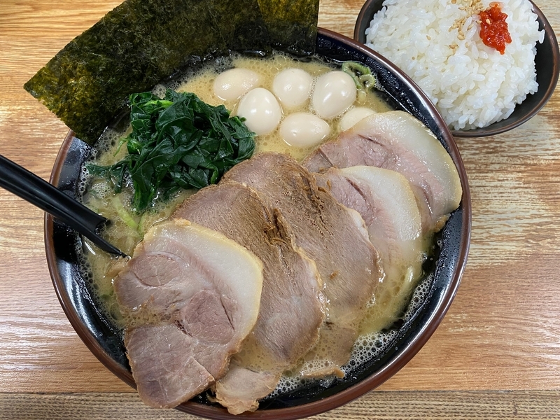 らっち家瀬谷本店　チャーシューメン並+うずら玉子