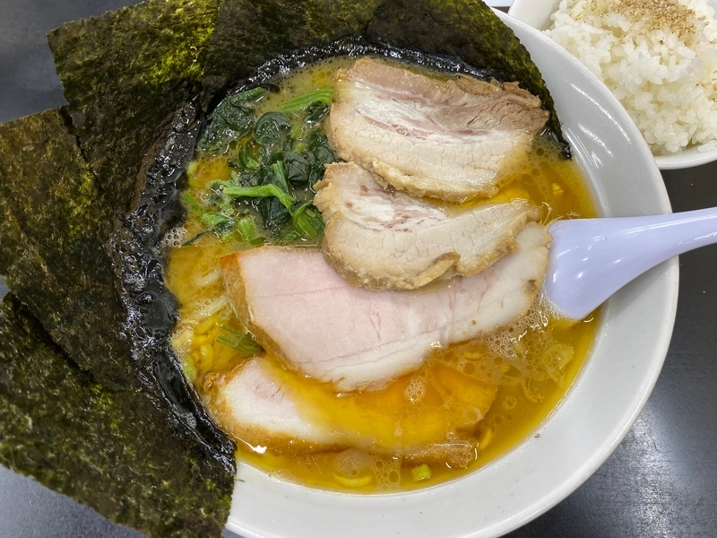 ぎょうてん屋　チャーシュー麺+ライス小