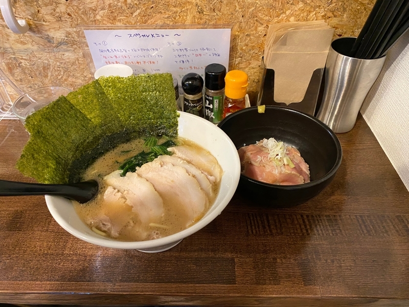 岳家　チャーシューメン並(1000円)+ごほう美丼ハーフ(450円)